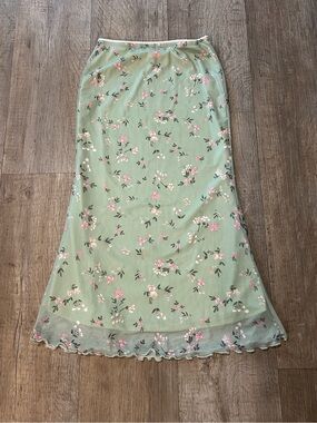 Green and Pink Floral Midi Skirt with Ruffle Detail. Size: S